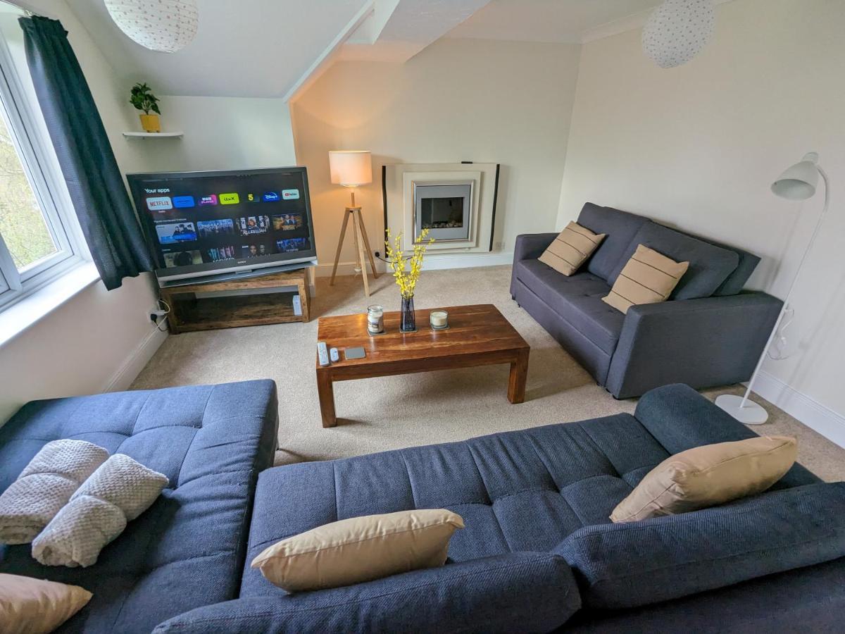 Large Apartment With Parking Guildford Bagian luar foto