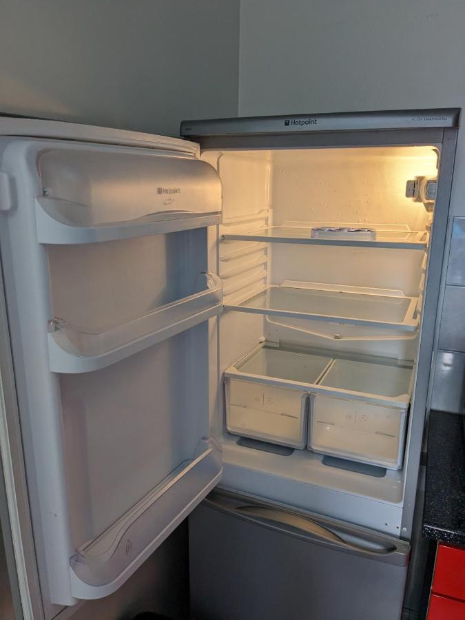 Large Apartment With Parking Guildford Bagian luar foto