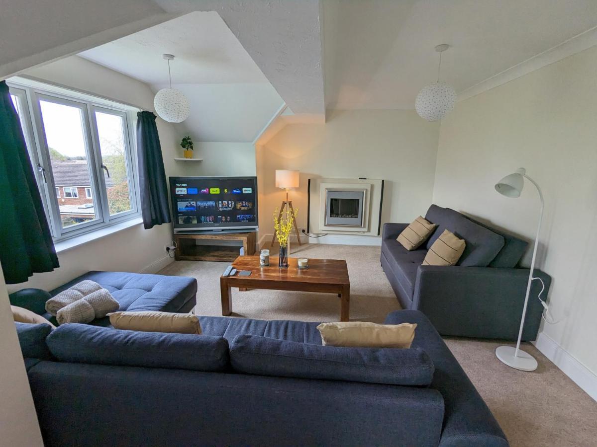 Large Apartment With Parking Guildford Bagian luar foto